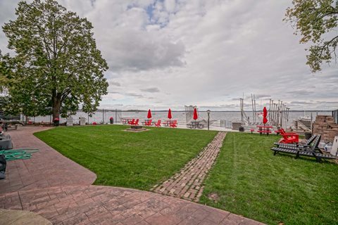 Surf and Surfside apartments and townhomes in Downtown Madison, WI. Fully Furnished, studio, one bedroom, 2 bedroom. Lake views. Managed by Wisconsin Management Company